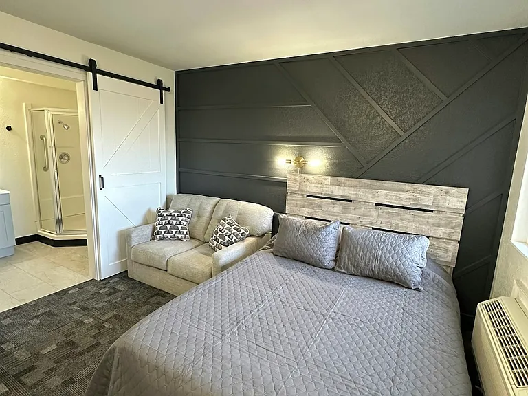 620 Latrobe Ave #STUDIO — Photo 4