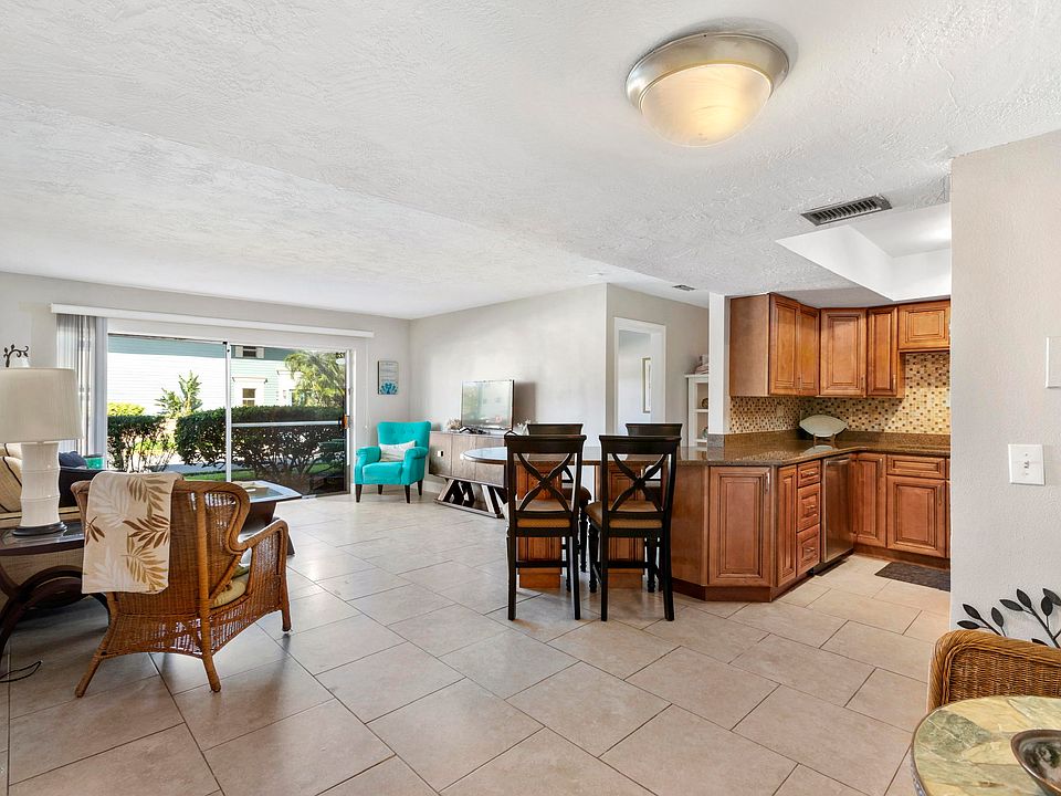 1st image of 223 Columbia Dr APT 128