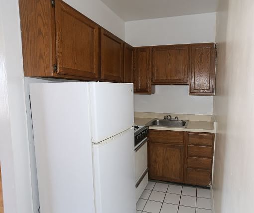 3rd image of 511 W Melrose St APT 410