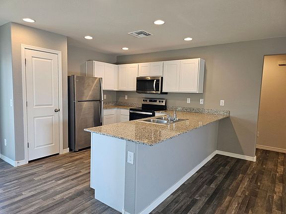 4th image of 2042 E Julian Dr