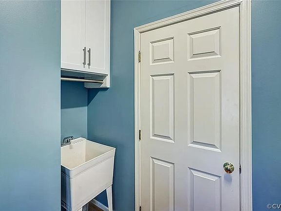3rd image of 10820 Hinton Ct