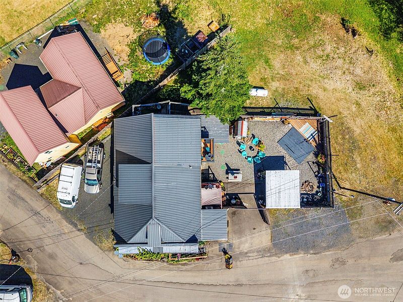 2nd image of 8 Fairgrounds Road