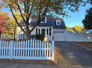 185 Washington St, Freeport, NY 11520