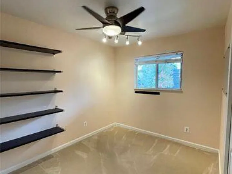 42630 Plymouth Hollow Dr #42630 — Photo 17