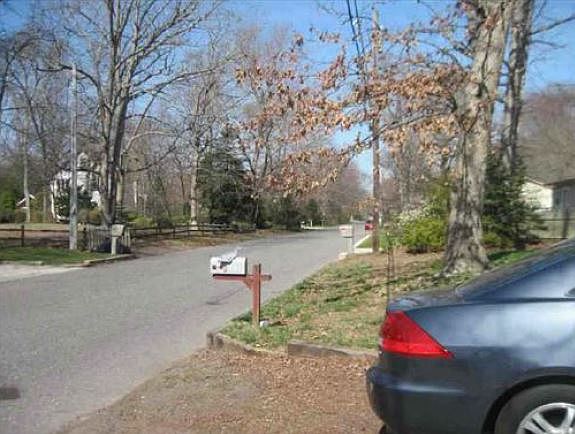 2nd image of 961 Shirley Ave