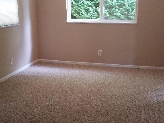 5th image of 16218 12th Ave NE