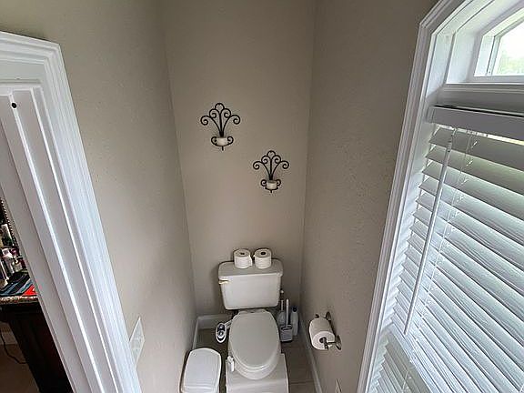 Master toilet room/throne 