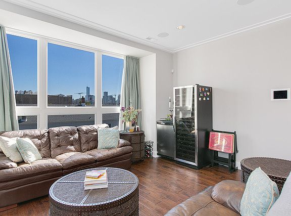 4th image of 956 N Noble St #3N