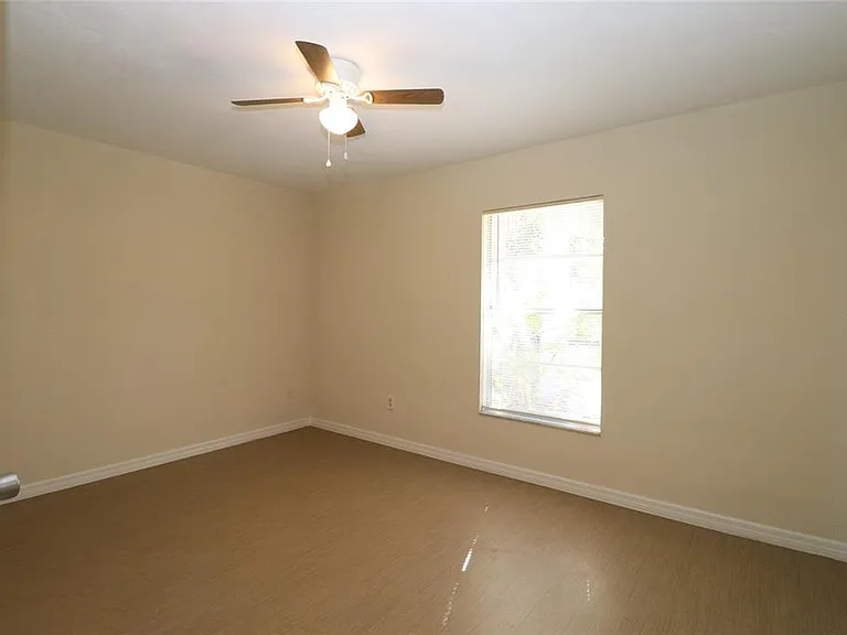 907 Primrose Ter — Photo 19