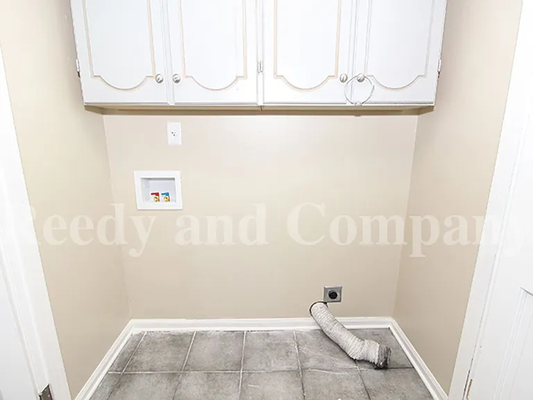 3235 Fox Chase Dr — Photo 12