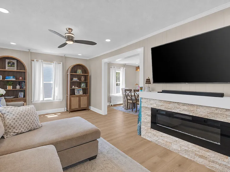 44 Hazelwood Ave — Photo 3