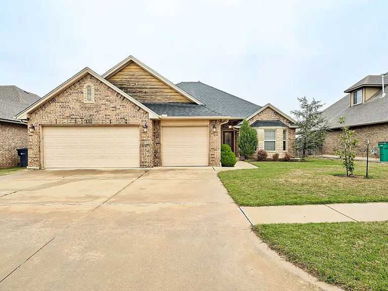 18520 Haslemere Ln — Photo 2