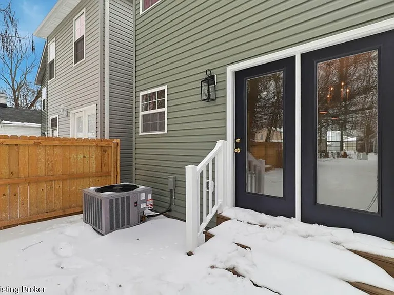 719 E Caldwell St #2 — Photo 3