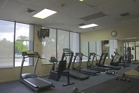 5th image of 100 Bayview Dr #0