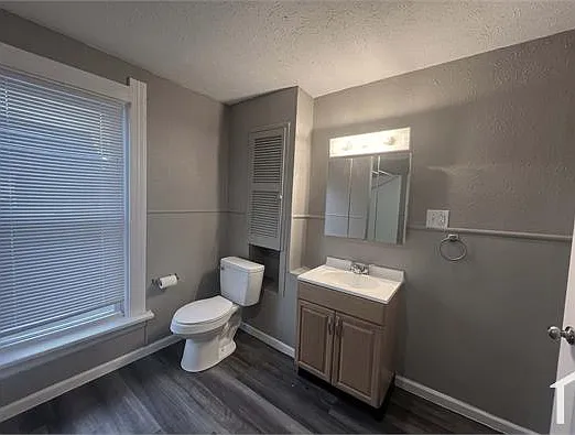 1390 W Woodruff Ave — Photo 6