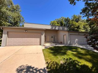 2590 Cherrywood Ln, Green Bay, WI 54304