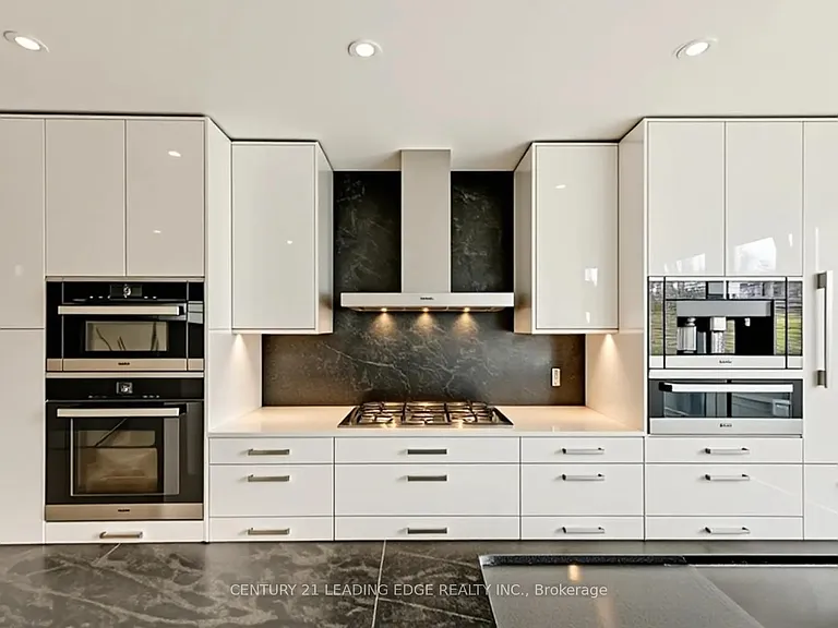 81 Dagmar Ave — Photo 13