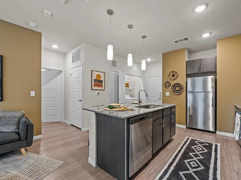 Redbird Ridge Apartments — Photo 9