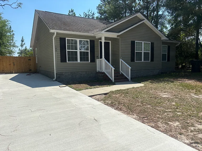 100 Hamlet Rd — Photo 2