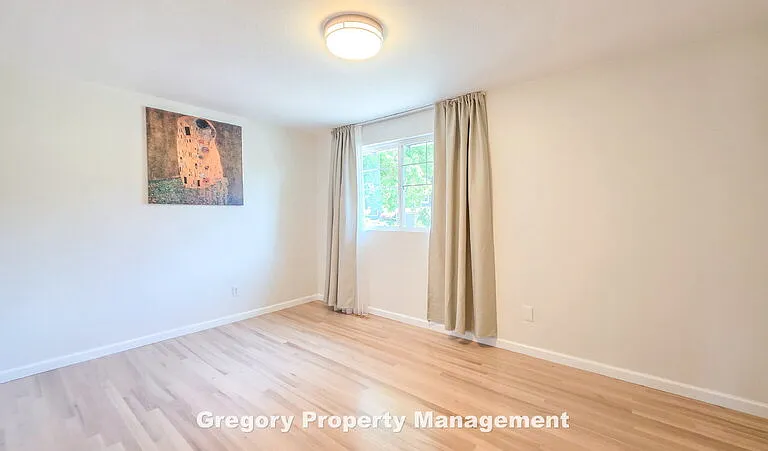 11204 NE 58th Pl — Photo 37