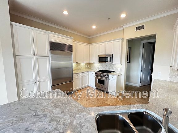 4th image of 998 Stanford Ave APT 518