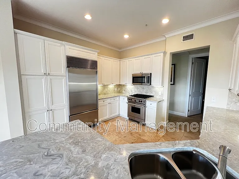998 Stanford Ave #518 — Photo 4