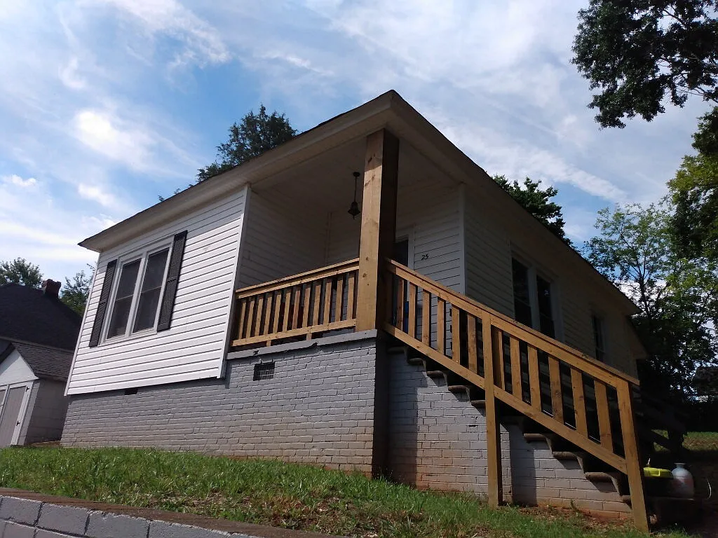 2 bed, 1.0 bath, $1,100 — Photo 1