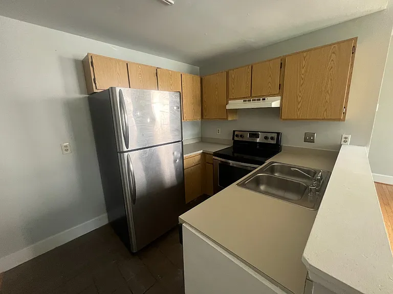 211 W 9th St #2 — Photo 2