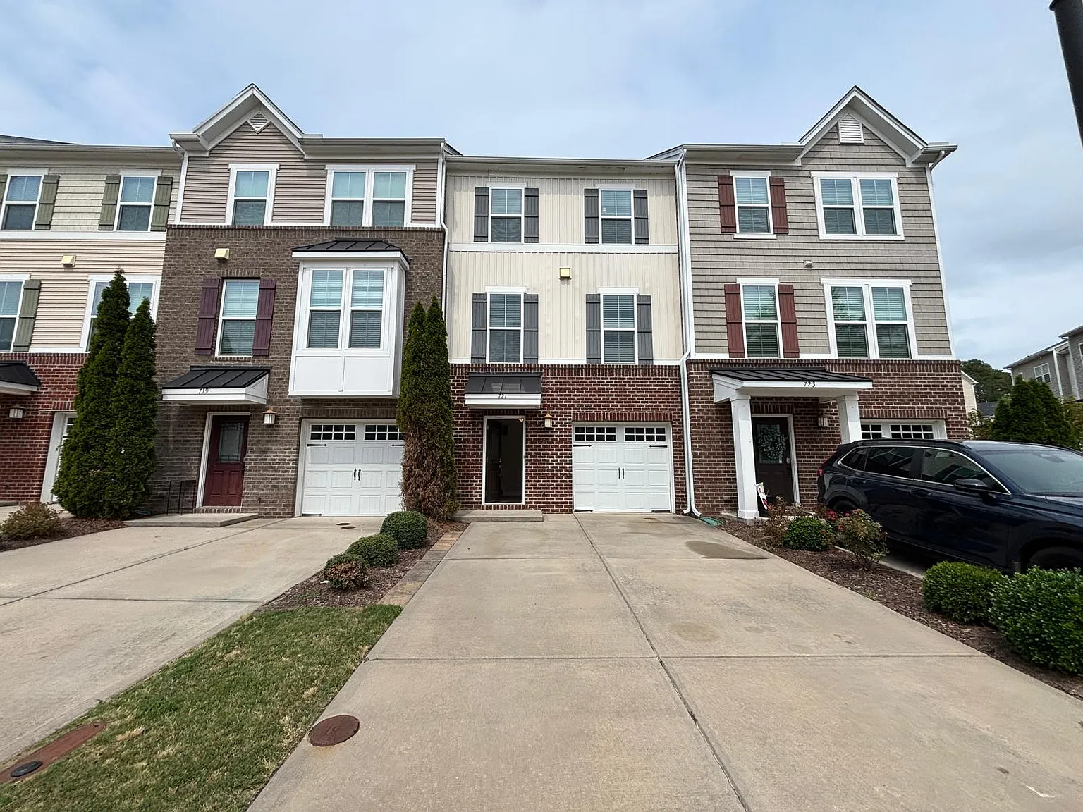 4 bed, 2242 sqft, $1,999 — Photo 2