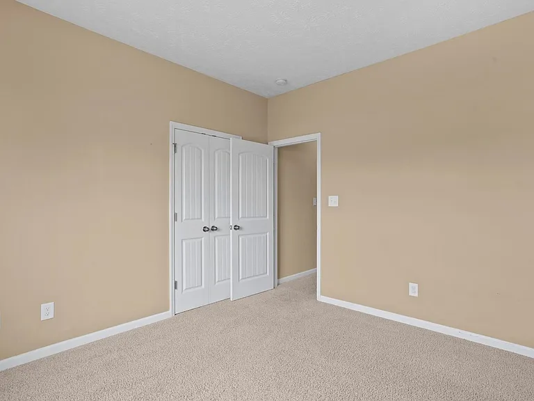215 Classy Ct — Photo 17