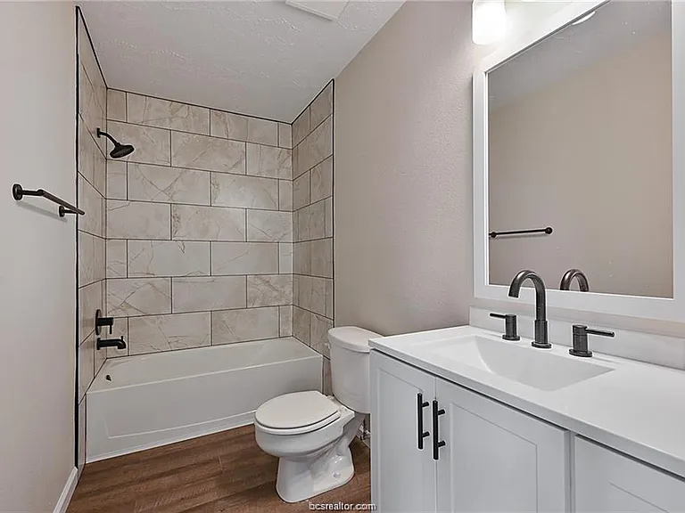 403 Manuel Dr #D — Photo 6