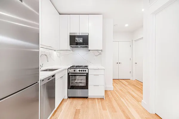 Rented by REAL New York | media 52