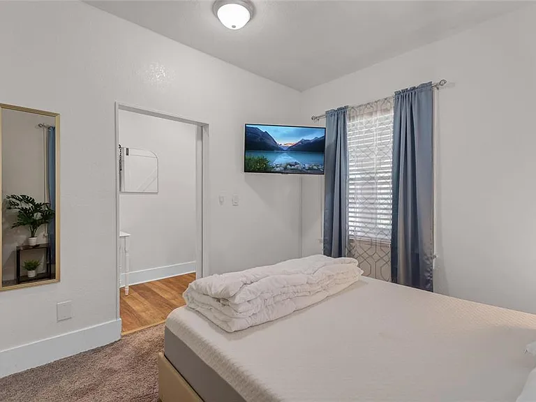 728 Johnson Ave — Photo 16