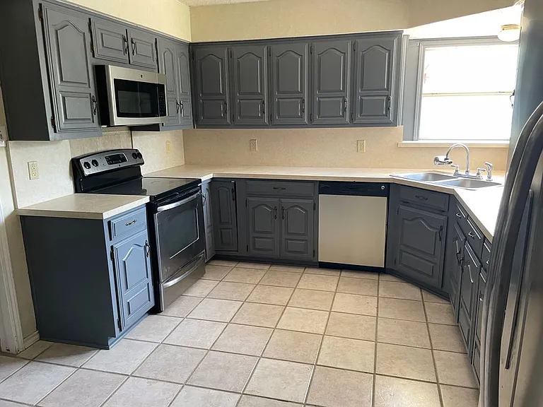 932 Valley View Ave — Photo 3
