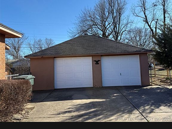3rd image of 3523 Chandler Rd