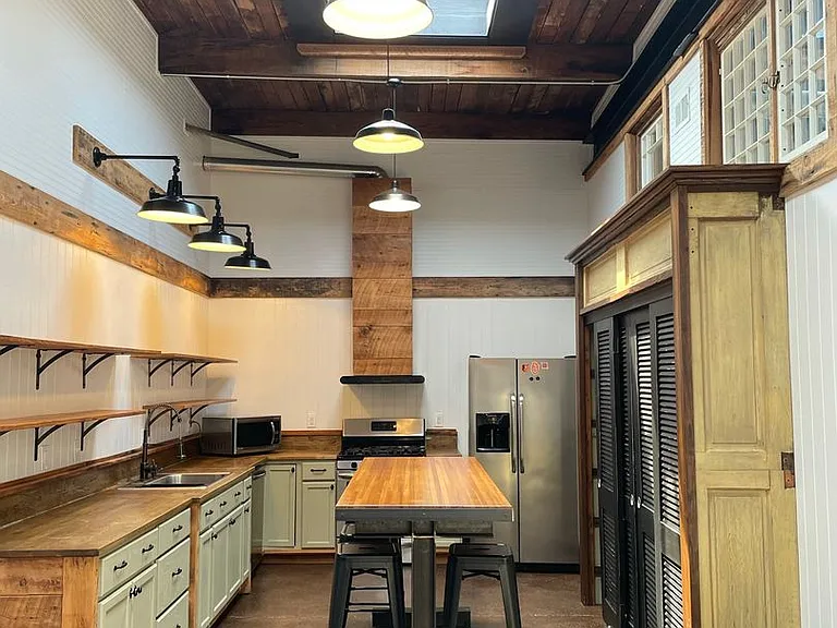 916 Washington Blvd — Photo 2
