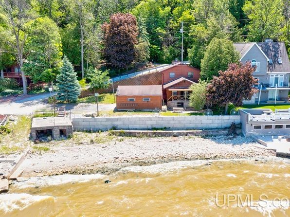 5369 Edgewater Beach Rd, Green Bay, WI 54311