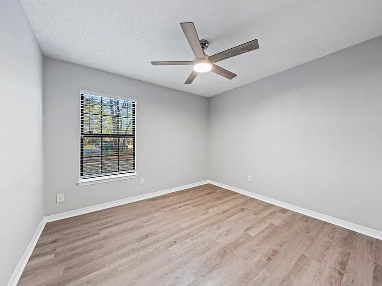 723 Prestwick Dr — Photo 24