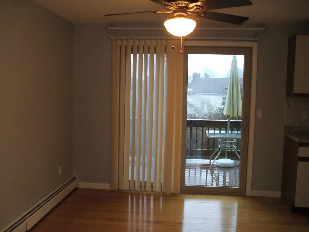 2 bed, 1.5 bath, 918 sqft, $2,500 — Photo 4