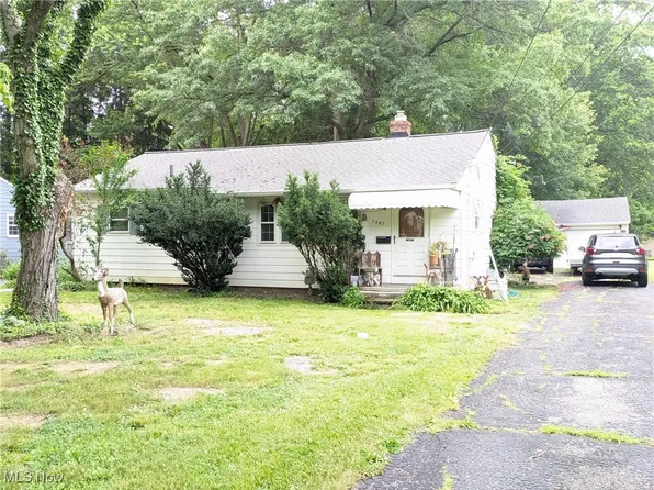 7567 Inland Dr, Olmsted Falls, OH 44138