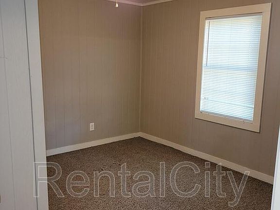 4th image of 1409 Hillcrest Ave