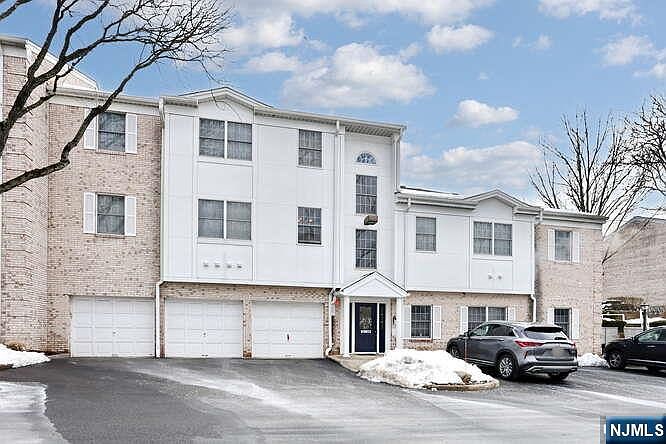 1st image of 17 Colonial Village Dr