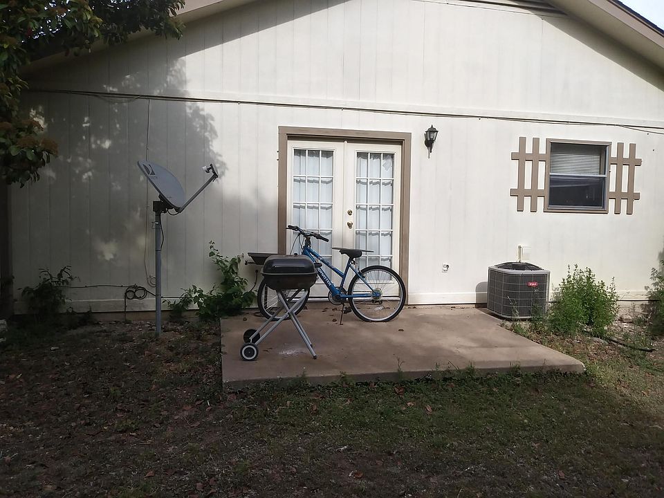 1st image of 104 Kristi Ln