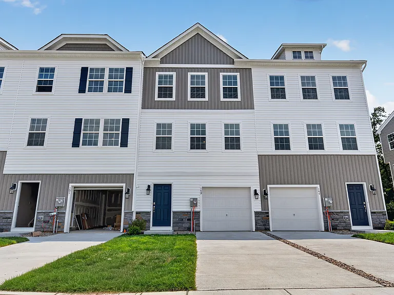 149 Essex Dr — Photo 44