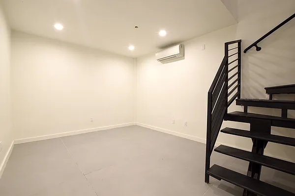 Rented by Jankos Group LLC | media 30