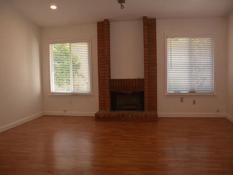 2221 Lynbrook Dr — Photo 5