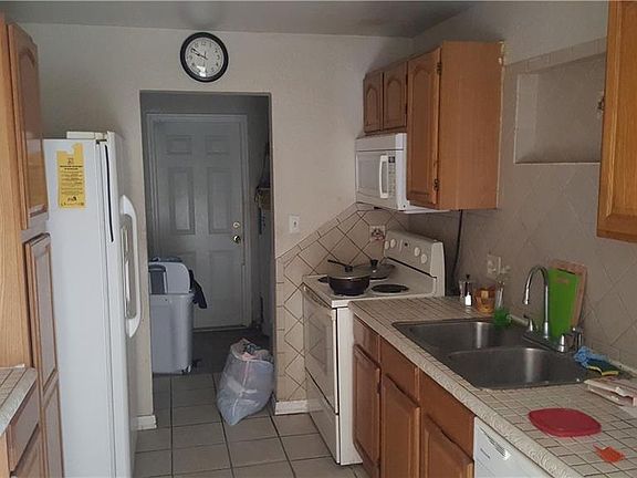 5th image of 1112 Hawkes Ave