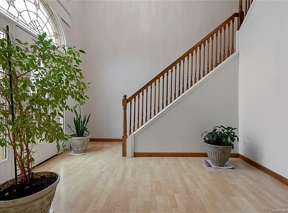 3rd image of 2832 Scarborough Ct