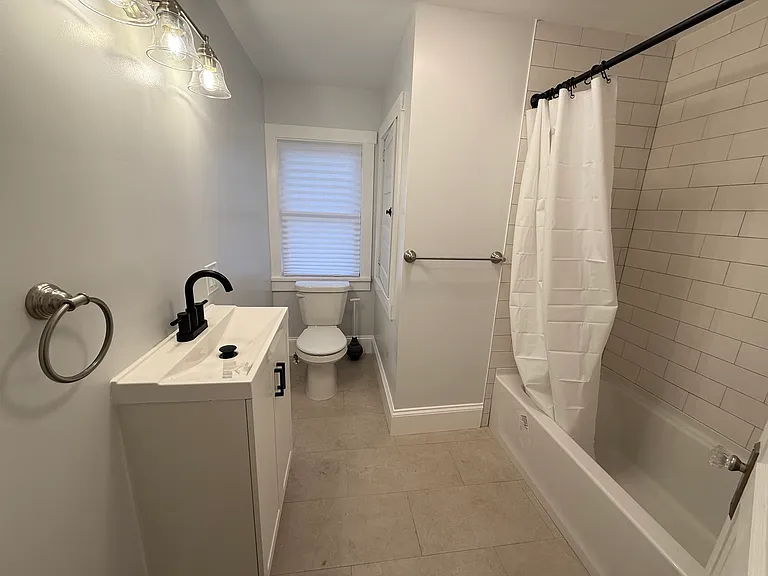 173 Kings Hwy — Photo 14