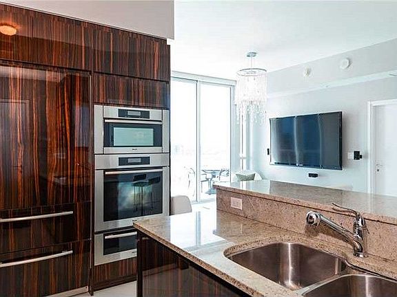 5th image of 50 S Pointe Dr APT 1404